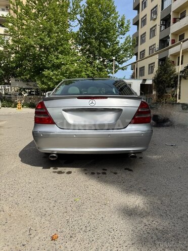 Mercedes E 320-5