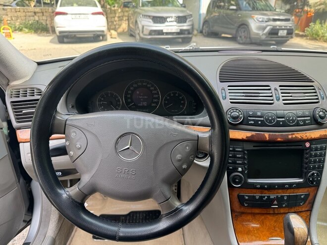 Mercedes E 320-9