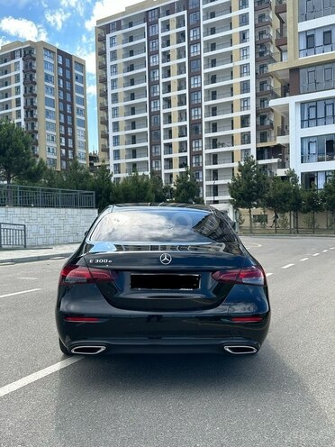 Mercedes E 300 e-5