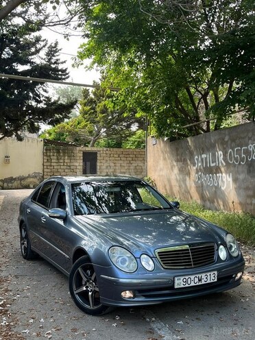 Mercedes E 240-1