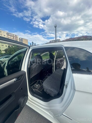 Mercedes B 180-8