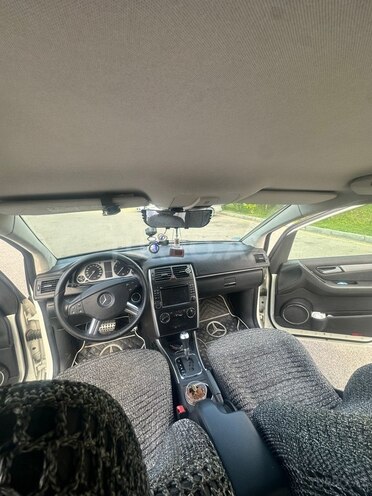 Mercedes B 180-7