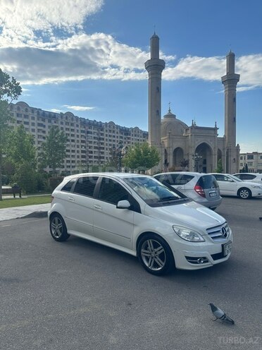 Mercedes B 180-5