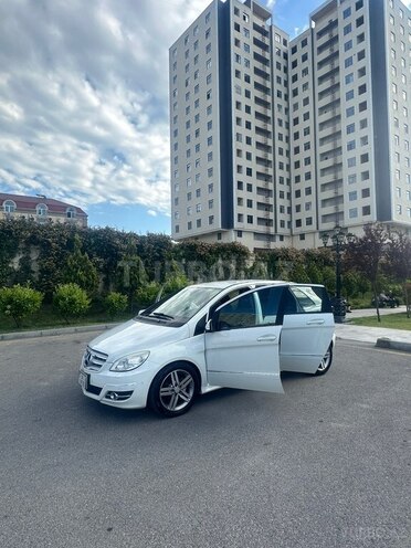 Mercedes B 180-6