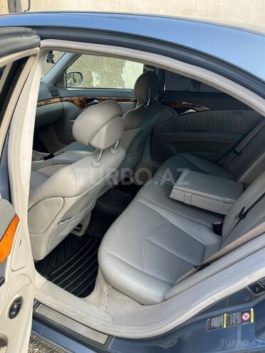 Mercedes E 240-11