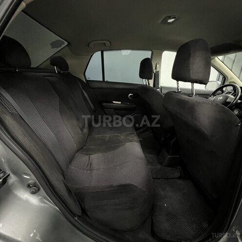 Nissan Tiida-11
