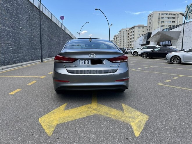 Hyundai Elantra-9