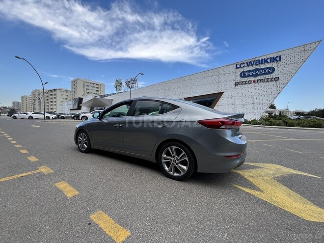 Hyundai Elantra-4