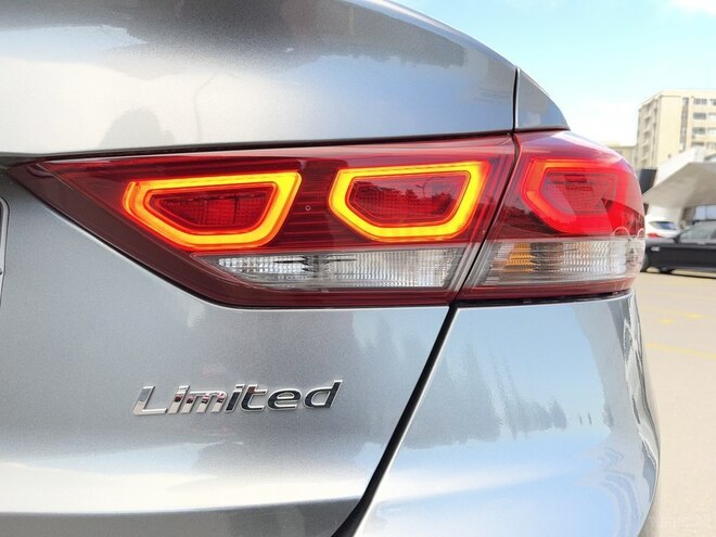 Hyundai Elantra-16