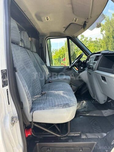 Ford Transit-19