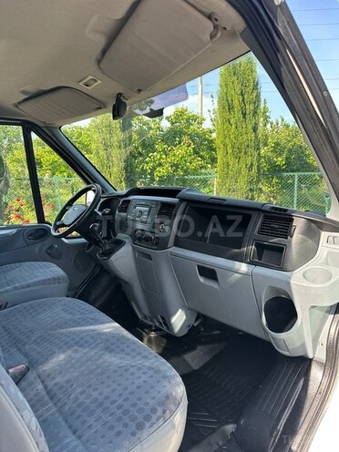 Ford Transit-18