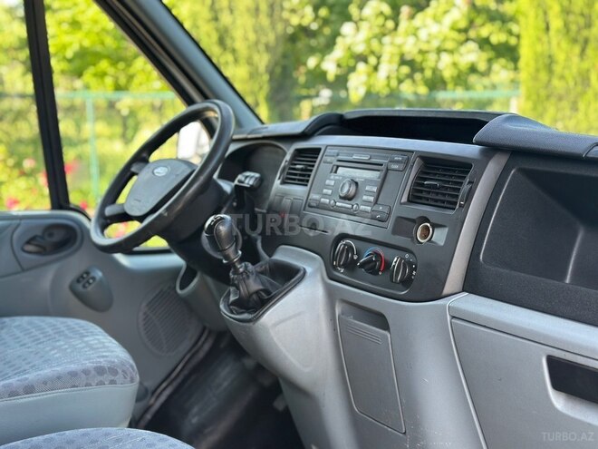 Ford Transit-20