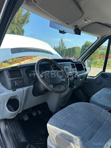 Ford Transit-14