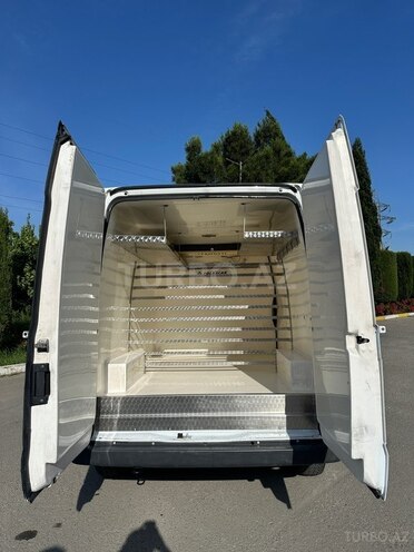 Ford Transit-12
