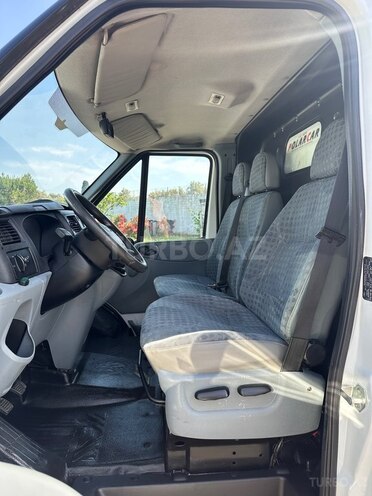 Ford Transit-15