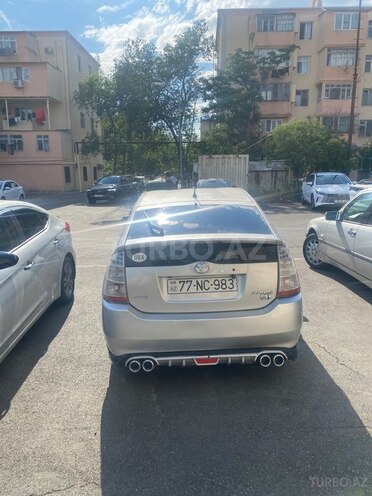 Toyota Prius-4