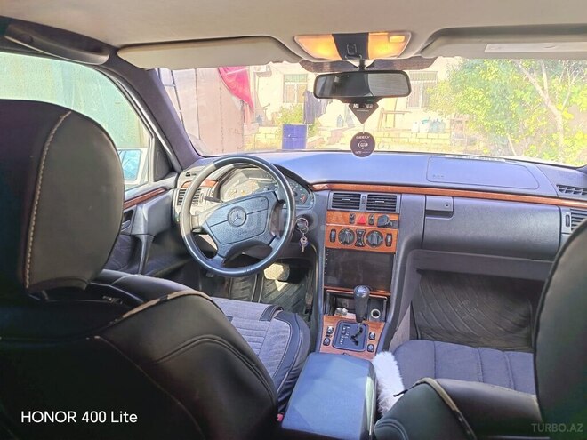 Mercedes E 200-2