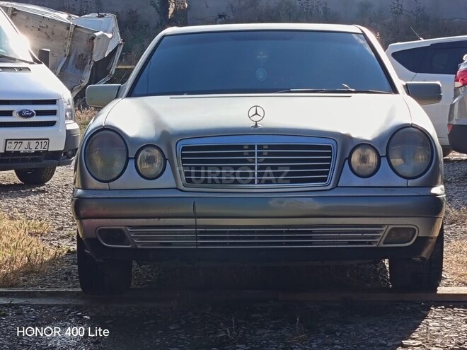 Mercedes E 200-1