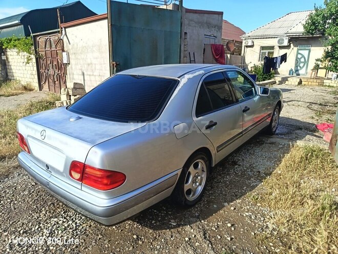Mercedes E 200-3