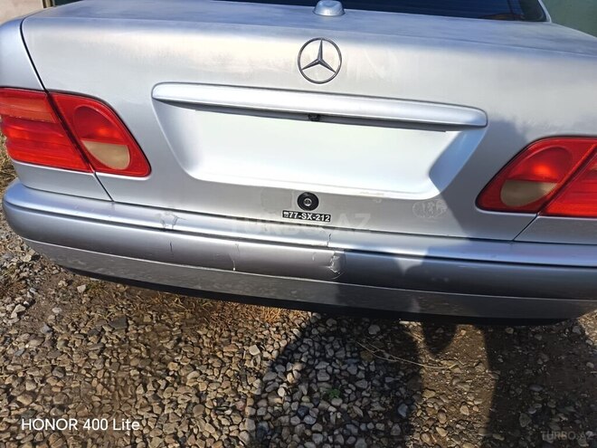 Mercedes E 200-5