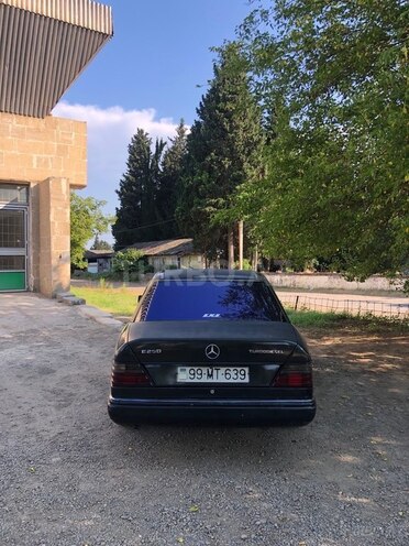 Mercedes 250 D-4