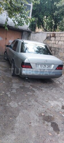 Mercedes E 220-4