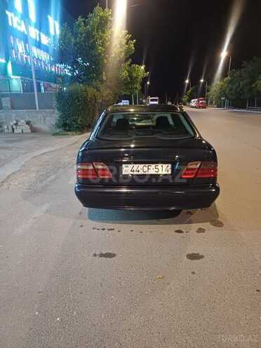 Mercedes E 220-3