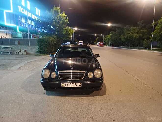 Mercedes E 220-1