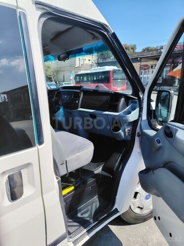 Ford Transit-8