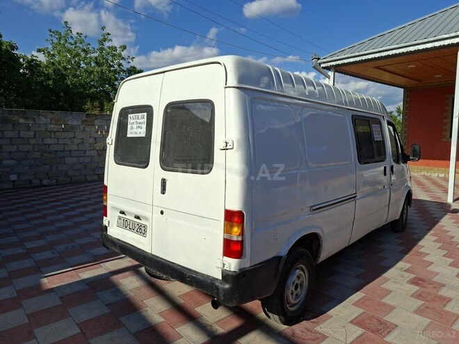 Ford Transit-3