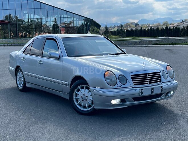 Mercedes E 230-4