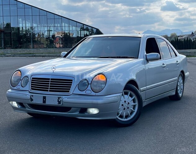 Mercedes E 230-1