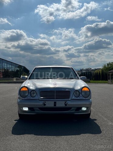 Mercedes E 230-10