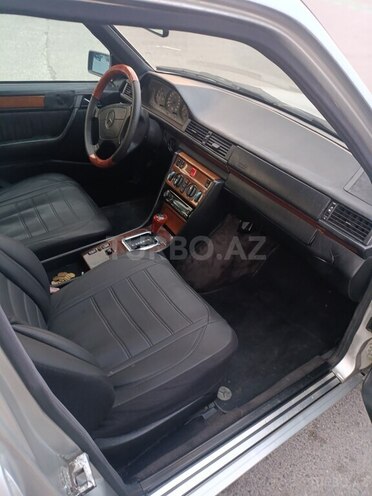 Mercedes 280 E-8
