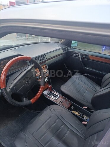 Mercedes 280 E-13