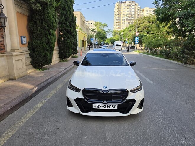 BMW i5-1