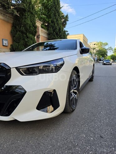 BMW i5-9