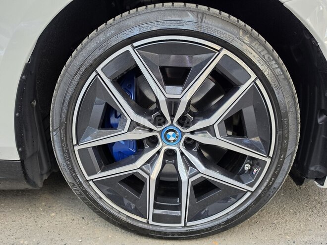 BMW i5-19