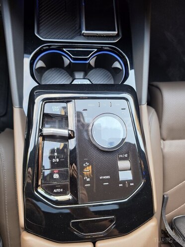 BMW i5-16