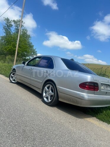 Mercedes E 270-2