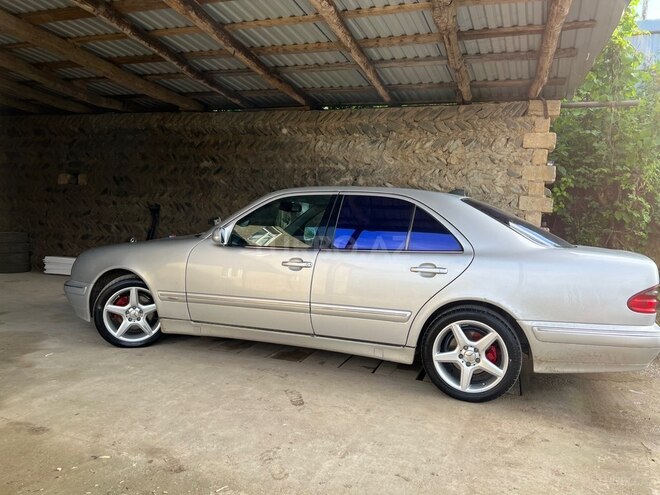 Mercedes E 270-3