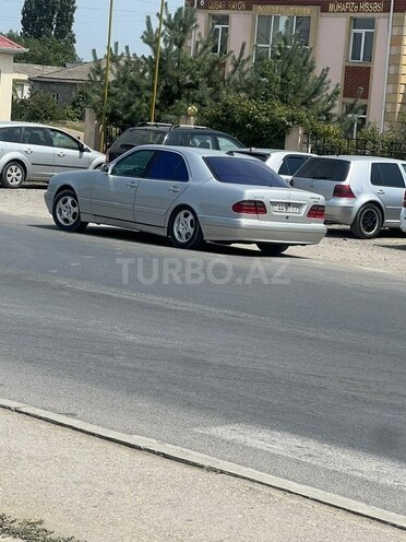 Mercedes E 270-5