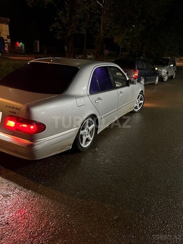 Mercedes E 270-4