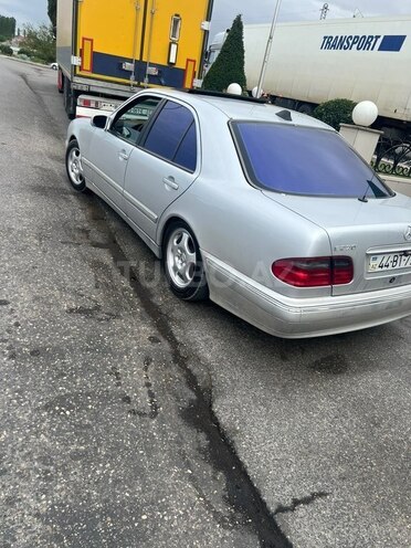 Mercedes E 270-7