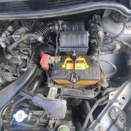 Nissan Tiida-3