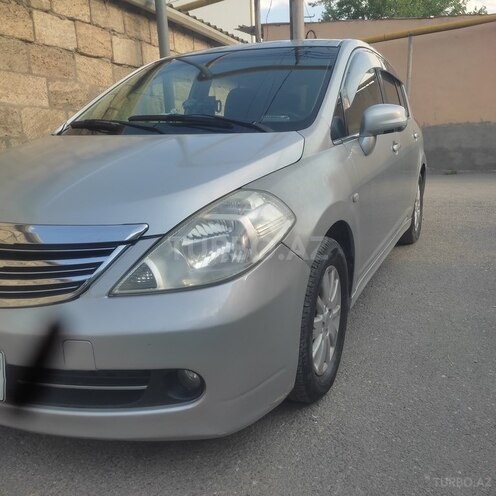 Nissan Tiida-10