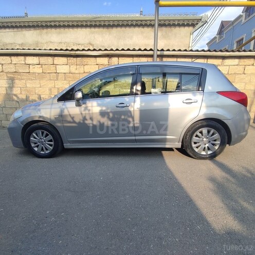 Nissan Tiida-11