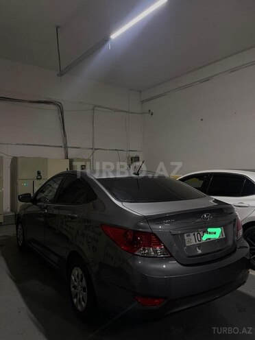 Hyundai Accent-2