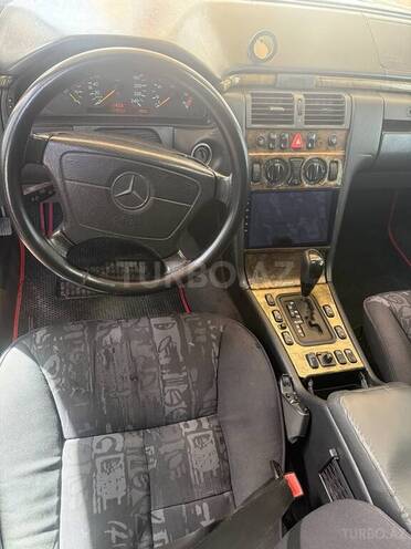 Mercedes E 240-3