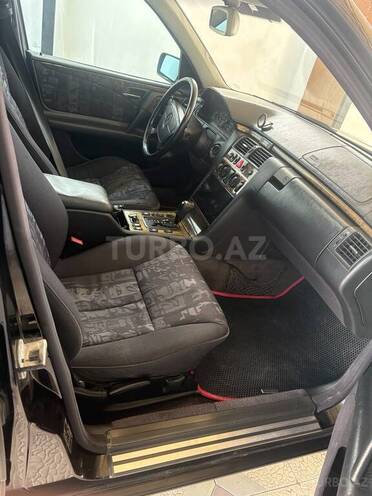 Mercedes E 240-7